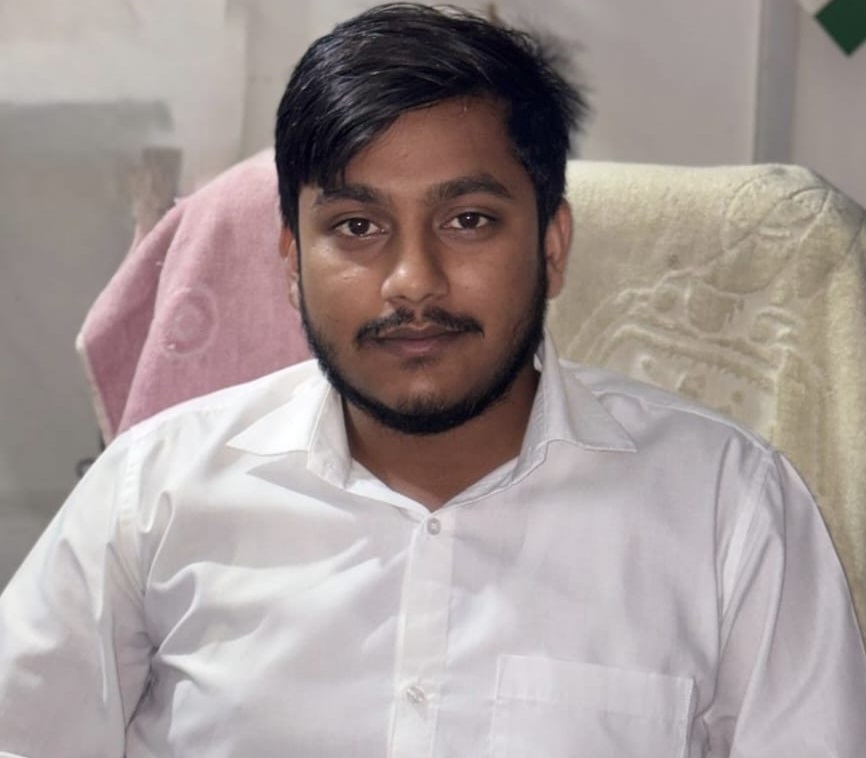 आयुष कुमार  